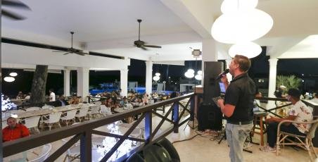 Humor show of the Dominican comedian Jochy Jochy at Restaurant Maria