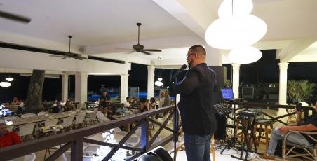 Humor show of the Dominican comedian Jochy Jochy at Restaurant Maria
