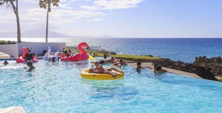 Circus Pool Party at Restaurant Maria