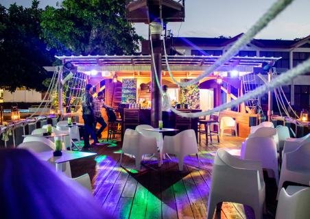Party at the boat bar El Barco