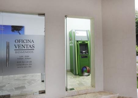  Un cajero del banco en el lobby principal!
