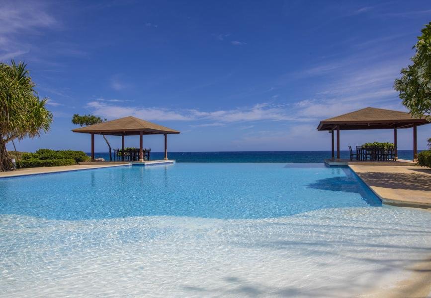 Infinity swimming pool at Sosua Ocean Village Infinity pool in Sosua