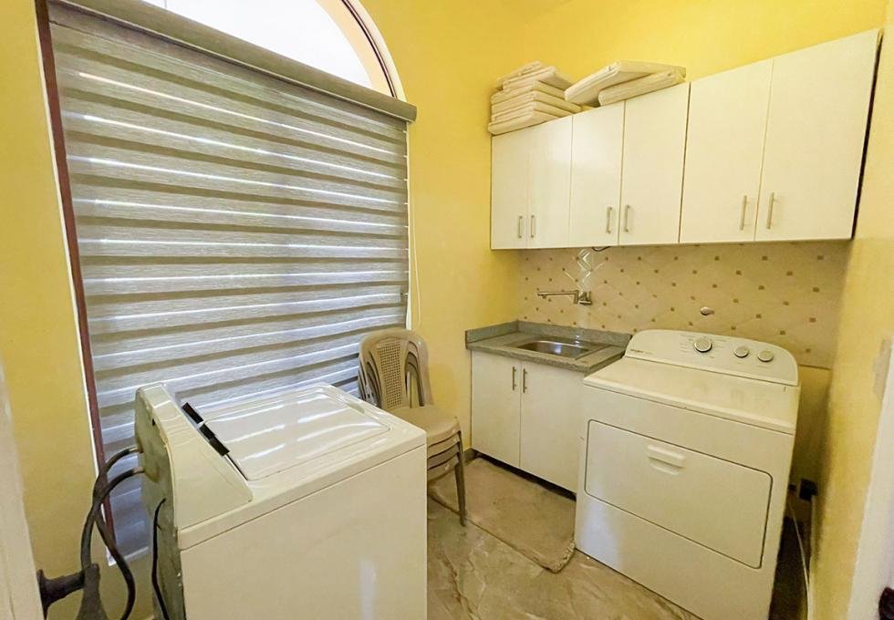 Spacious 4 bedroom villa in Campo Del Mar I