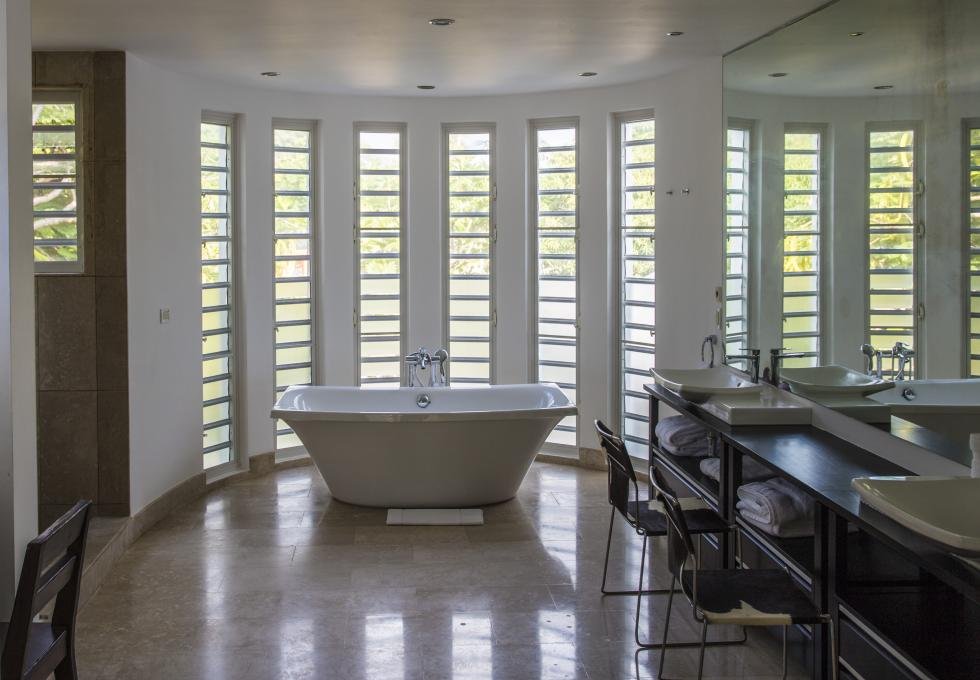 Beachfront exclusive 4-bedroom villa