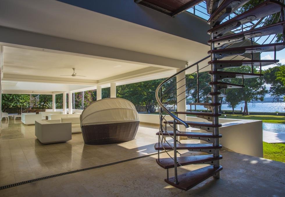 Beachfront exclusive 4-bedroom villa