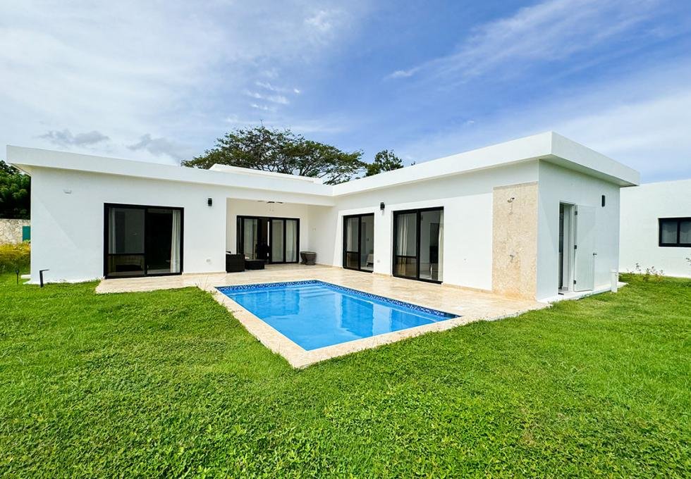 Beautiful 3-bedroom villa in Campo Del Mar IV
