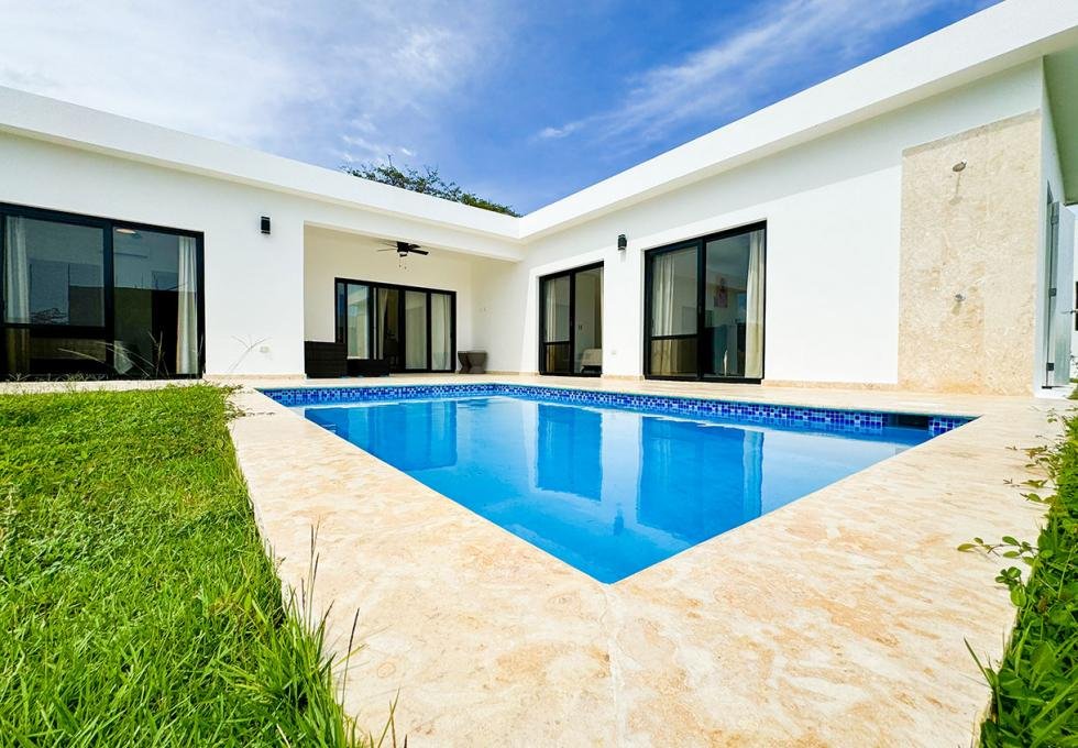 Beautiful 3-bedroom villa in Campo Del Mar IV