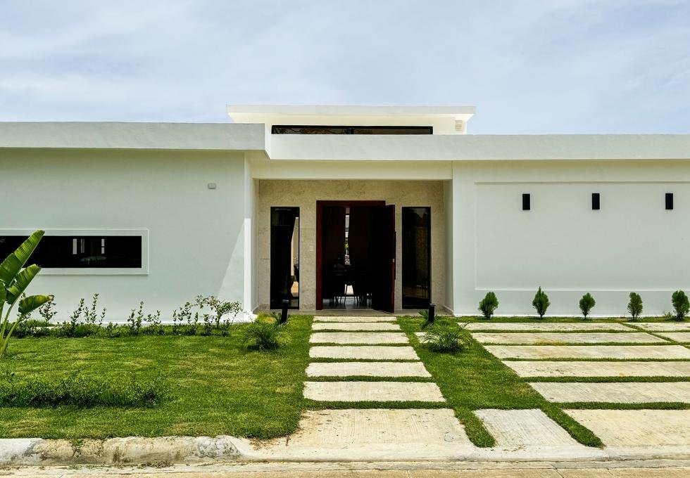 Beautiful 3-bedroom villa in Campo Del Mar IV